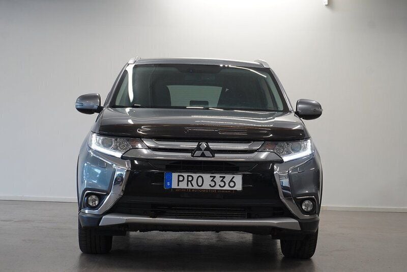 Mörkgrå (grå) Begagnad 2015 Mitsubishi Outlander Comfort Edition SUV | 79 999 kr - Bild 1/4