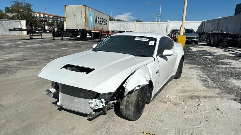 Begagnad 2024 Ford Mustang GT Sportkupé | 290 000 kr - Bild 1/4