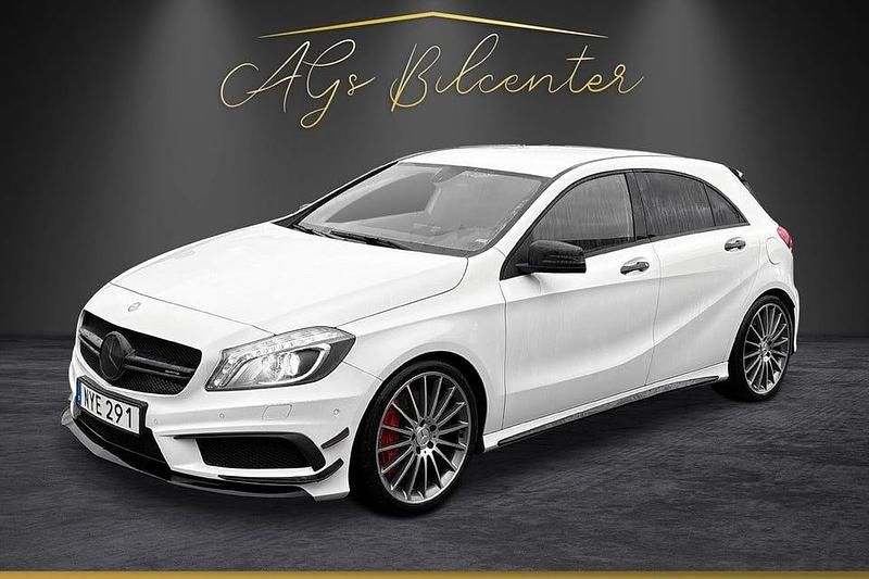 Vit Begagnad 2013 Mercedes A45 AMG AMG Halvkombi | 219 900 kr (Marknadspris) - Bild 1/4
