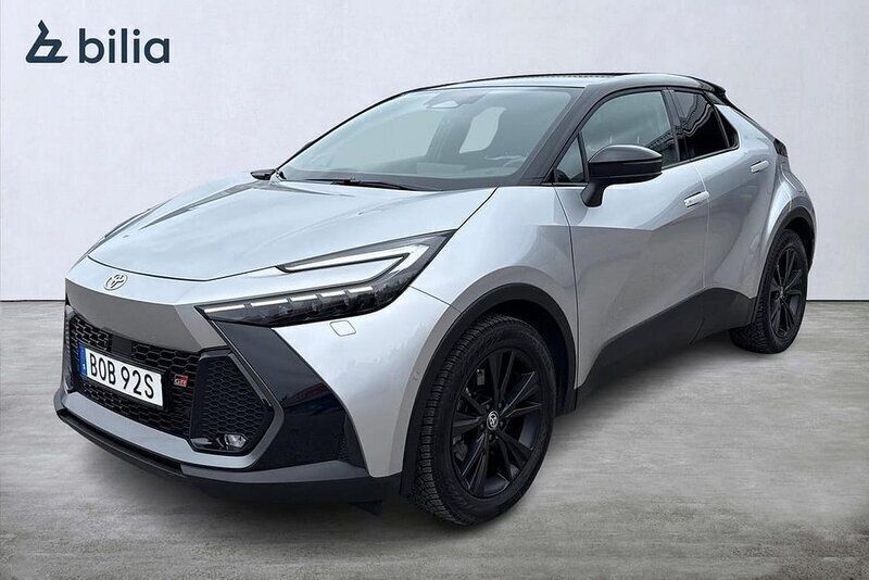 Silver Begagnad 2024 Toyota C-HR Comfort SUV | 489 900 kr (Marknadspris) - Bild 1/3