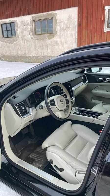 Begagnad Volvo V60 197 HK (144 kW) 2022 Kombi