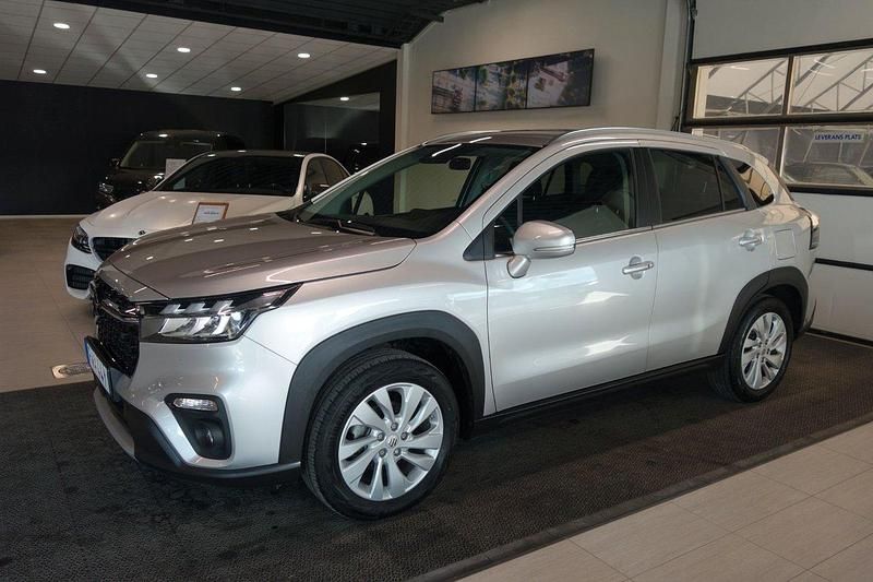 Grå Begagnad 2024 Suzuki SX4 S-Cross SUV | 249 000 kr (Bra pris) - Bild 1/4