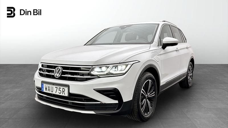 Vit Begagnad 2023 VW Tiguan SUV | 369 900 kr (Marknadspris) - Bild 1/4