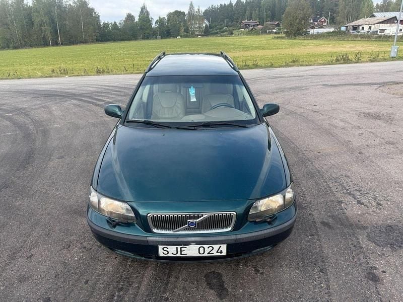 Mörkgrön (grön) Begagnad 2001 Volvo V70 Business Edition Kombi | 14 500 kr (Marknadspris) - Bild 1/4