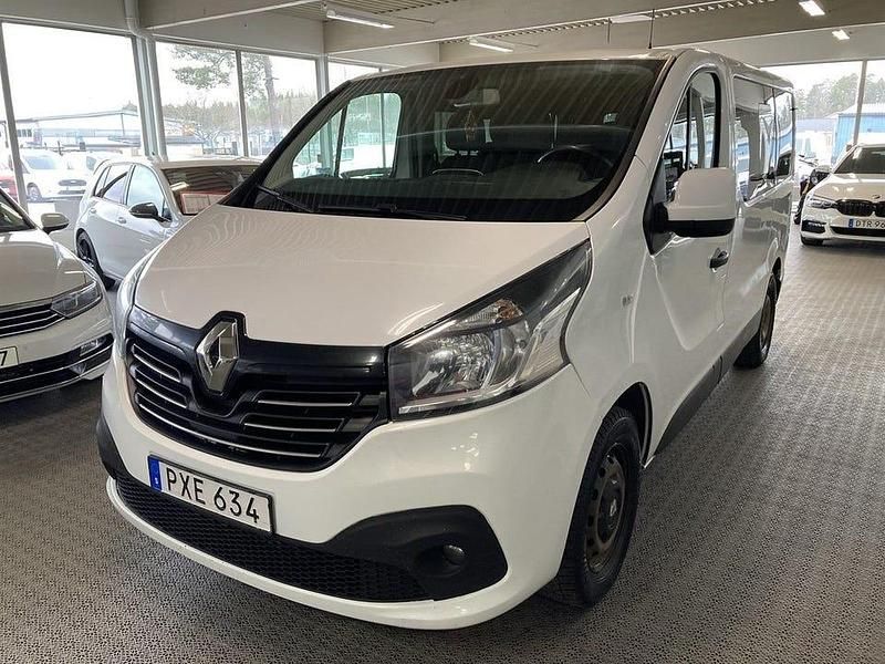 Vit Begagnad 2018 Renault Trafic Minibuss | 129 900 kr (Dyr) - Bild 1/4