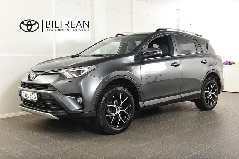 Mörkgrå Begagnad 2015 Toyota RAV4 Active SUV | 189 900 kr (Marknadspris) - Bild 1/4