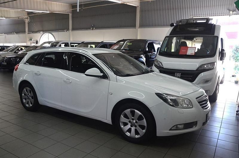 Vit Begagnad 2010 Opel Insignia Edition Kombi | 69 900 kr (Dyr) - Bild 1/4