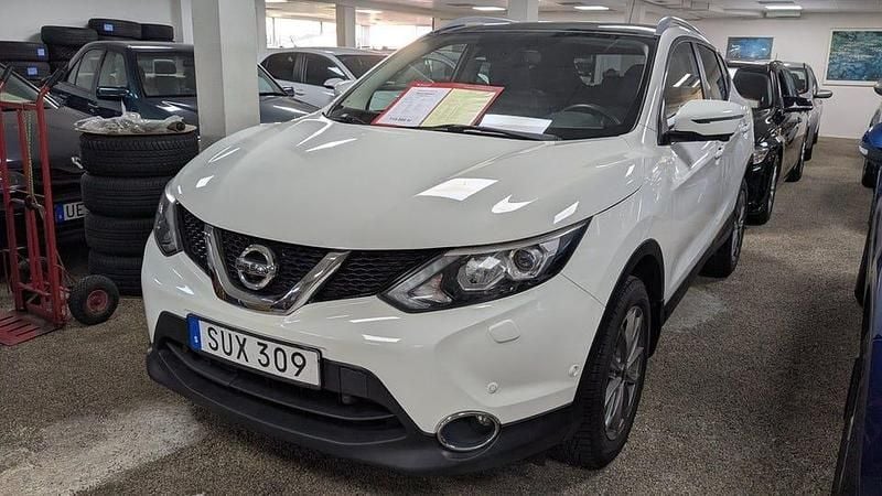 Vit Begagnad 2017 Nissan Qashqai SUV | 119 000 kr (Marknadspris) - Bild 1/4