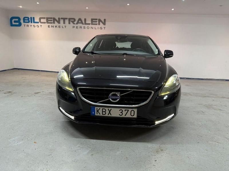 Begagnad Volvo V40 Momentum 116 HK (85 kW) 2013 Svart Kombi