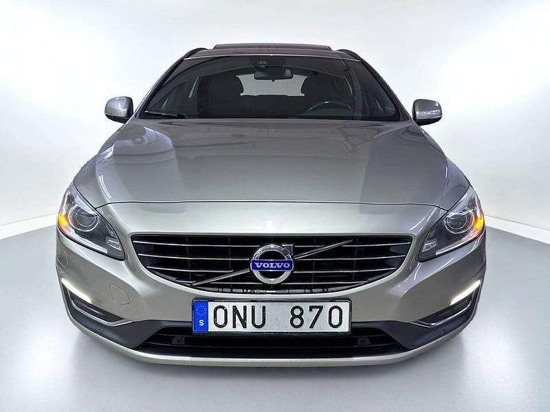 Begagnad Volvo V60 Momentum 181 HK (133 kW) 2014 Brun Kombi