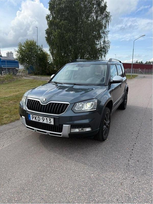 Grå Begagnad 2017 Skoda Yeti Outdoor SUV | 84 000 kr (Marknadspris) - Bild 1/3