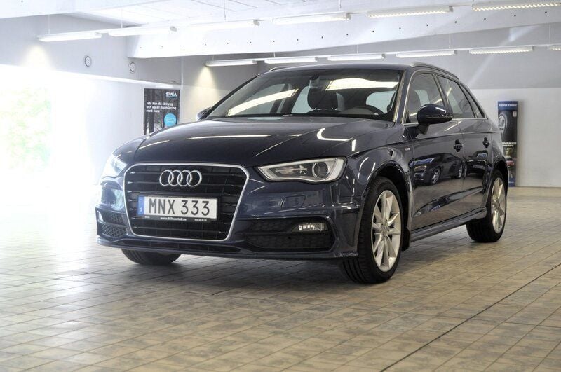 Blå Begagnad 2016 Audi A3 Sportback Attraction Halvkombi | 168 999 kr (Lite dyr) - Bild 1/4