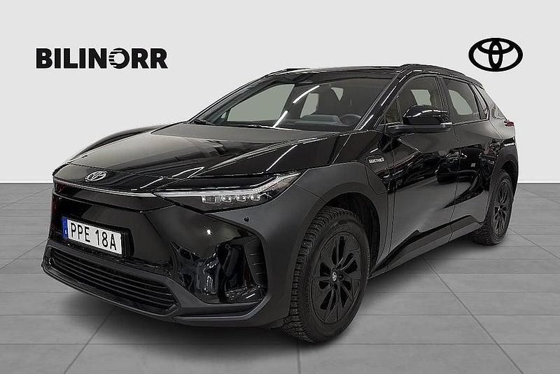Begagnad Toyota bZ4X Style 2023 Svart SUV