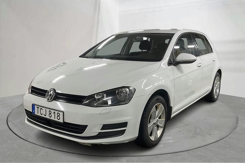 Vit Begagnad 2016 VW Golf VII | 119 000 kr (Marknadspris) - Bild 1/4