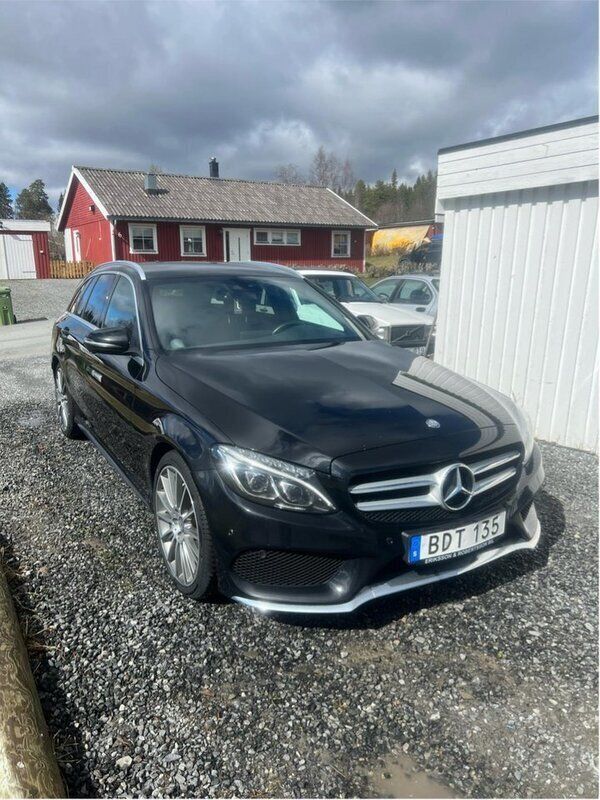 Svart Begagnad 2017 Mercedes C220 AMG line Kombi | 240 000 kr (Marknadspris) - Bild 1/4