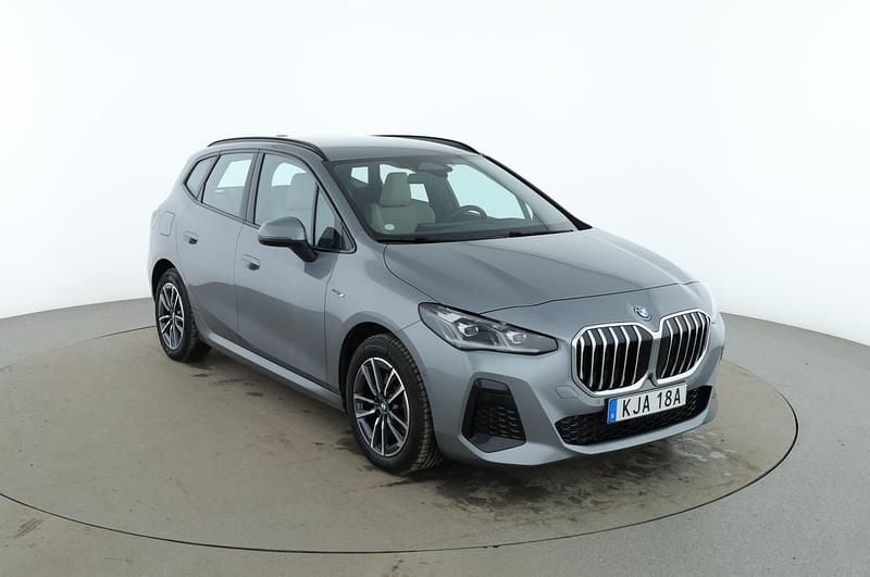 Begagnad BMW 230e Active Tourer M Sport 326 HK (239 kW) 2023 Grå Minibuss