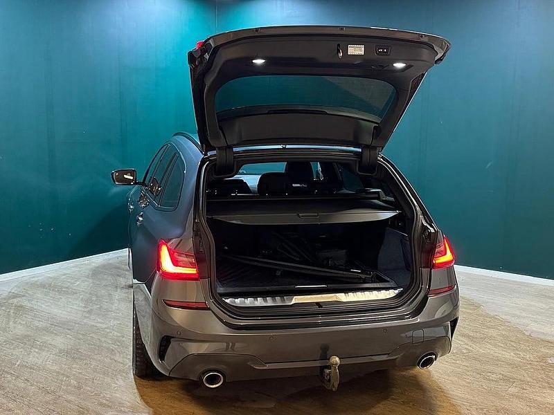 Begagnad BMW 330e M Sport 184 HK (135 kW) 2021 Grå Kombi