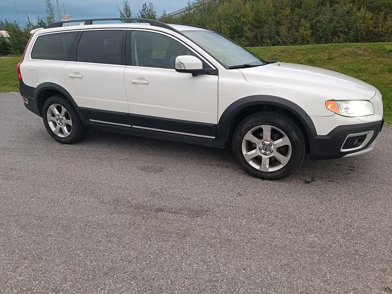 Vit Begagnad 2011 Volvo XC70 Summum SUV | 95 000 kr (Dyr) - Bild 1/4