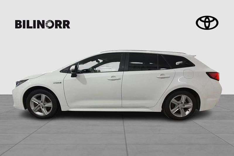 Begagnad Toyota Corolla Style 124 HK (91 kW) 2019 Vit Kombi