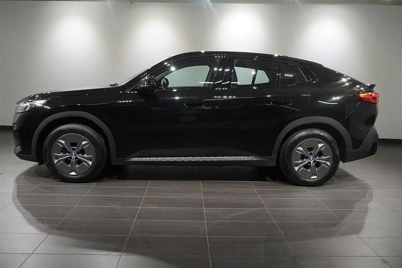 Begagnad BMW iX2 Shadowline 230 kW (313 HK) 2024 Svart ii SUV