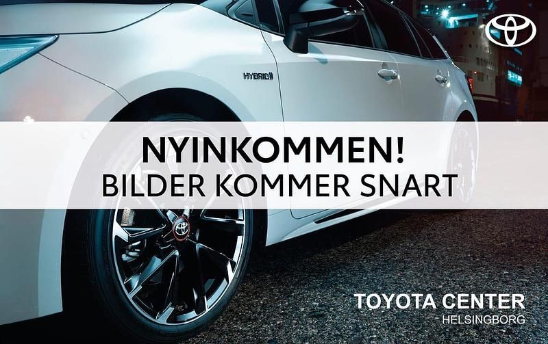 Vit Begagnad 2023 Toyota Yaris Hybrid Active Halvkombi | 239 900 kr (Marknadspris) - Bild 1/1
