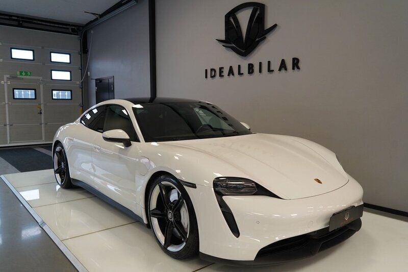 Vit Begagnad 2020 Porsche Taycan 4S Sedan | 889 900 kr (Marknadspris) - Bild 1/4
