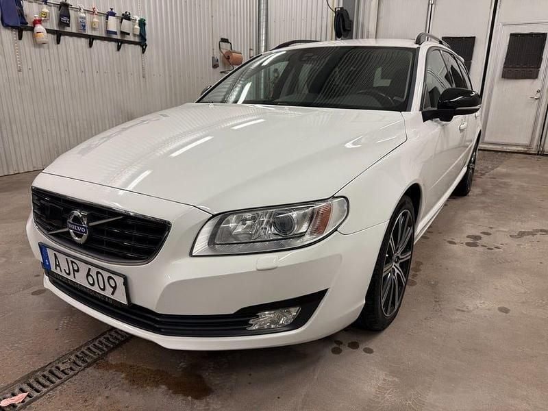 Begagnad Volvo V70 Standard 190 HK (139 kW) 2015 Vit Kombi