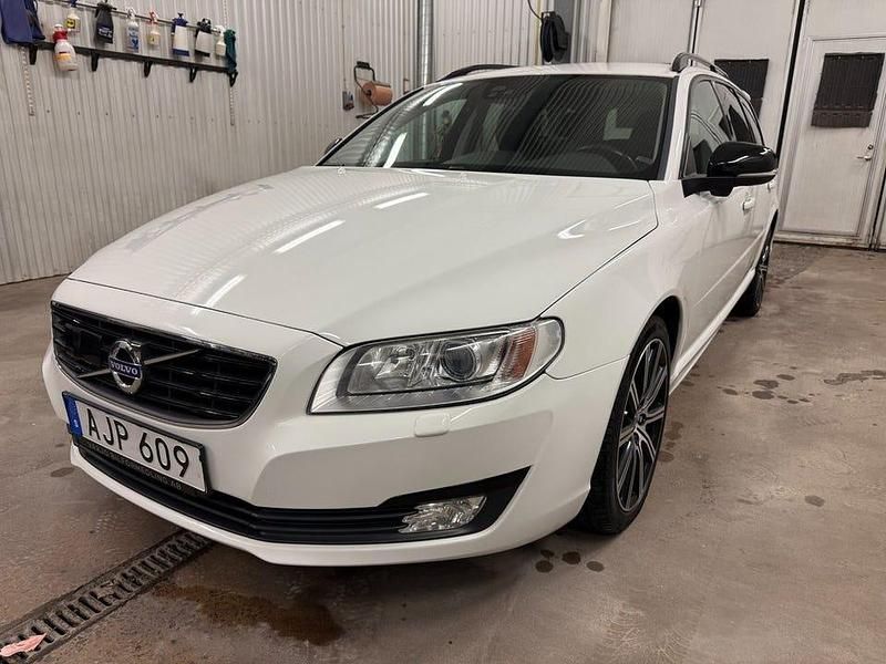 Vit Begagnad 2015 Volvo V70 Standard Kombi | 225 000 kr - Bild 1/4