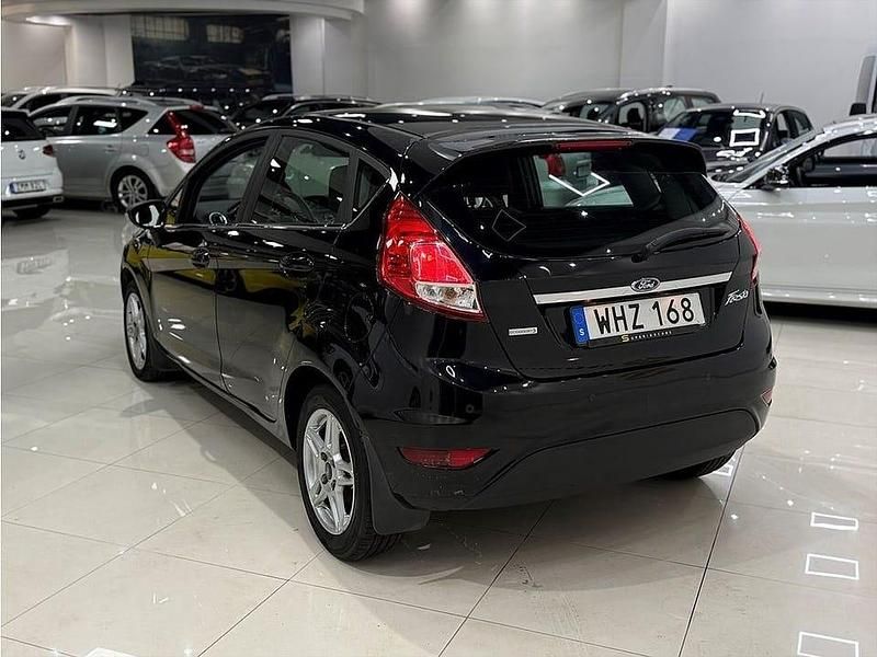 Begagnad Ford Fiesta Titanium 101 HK (74 kW) 2015 Svart Halvkombi