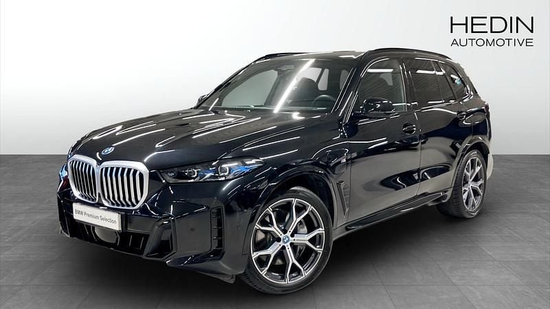 Svart (black) Begagnad 2024 BMW X5 Comfort Edition SUV | 978 700 kr - Bild 1/4