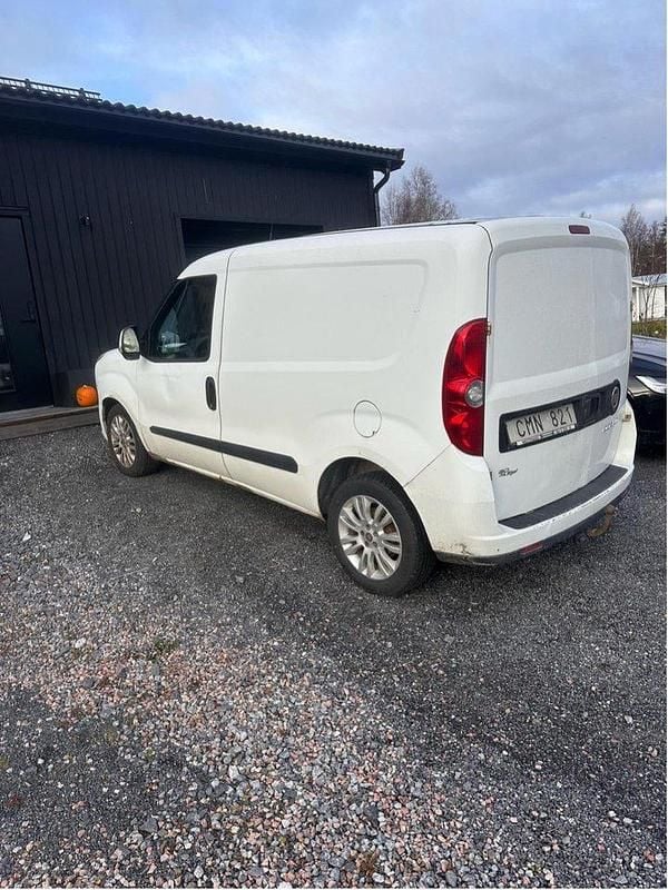 Vit Begagnad 2013 Fiat Doblò Minibuss | 23 000 kr (Superpris) - Bild 1/4
