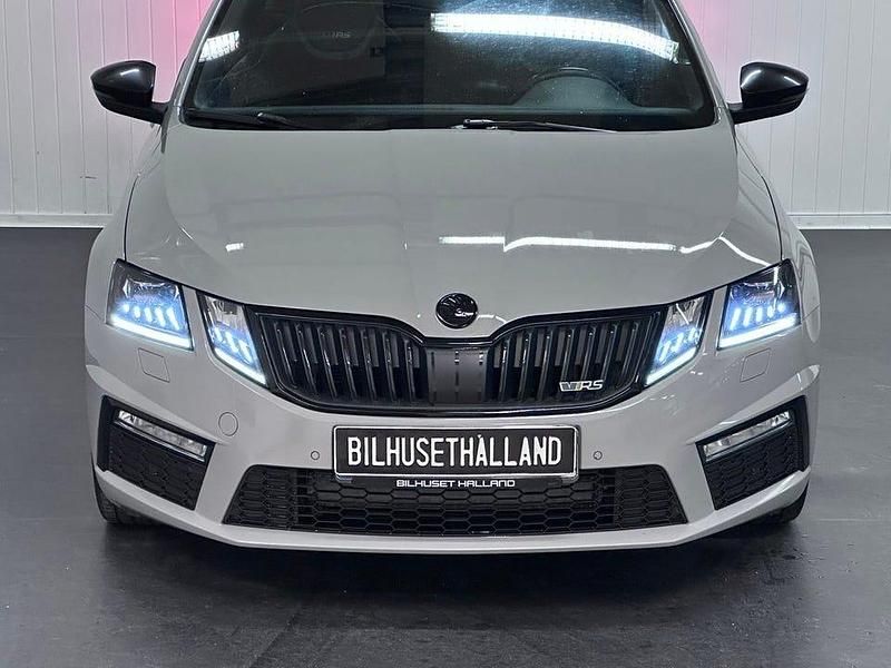 Begagnad Skoda Octavia RS 184 HK (135 kW) 2019 Grå Kombi
