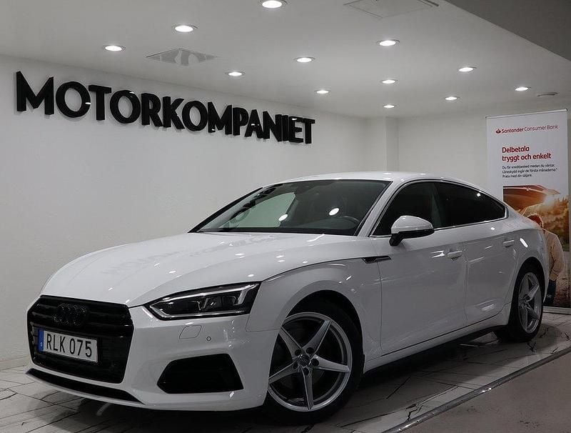 Vit Begagnad 2018 Audi A5 Sportback Proline Halvkombi | 249 900 kr (Marknadspris) - Bild 1/4