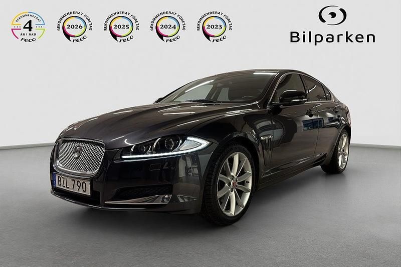 Begagnad Jaguar XF 241 HK (177 kW) 2015 Grå Sedan