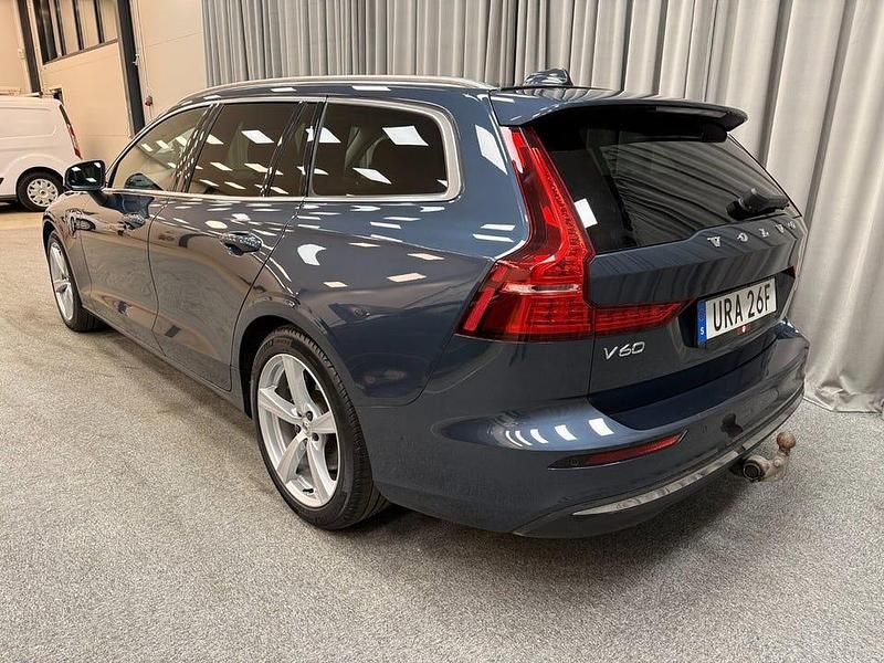 Begagnad Volvo V60 350 HK (257 kW) 2023 Blå Kombi