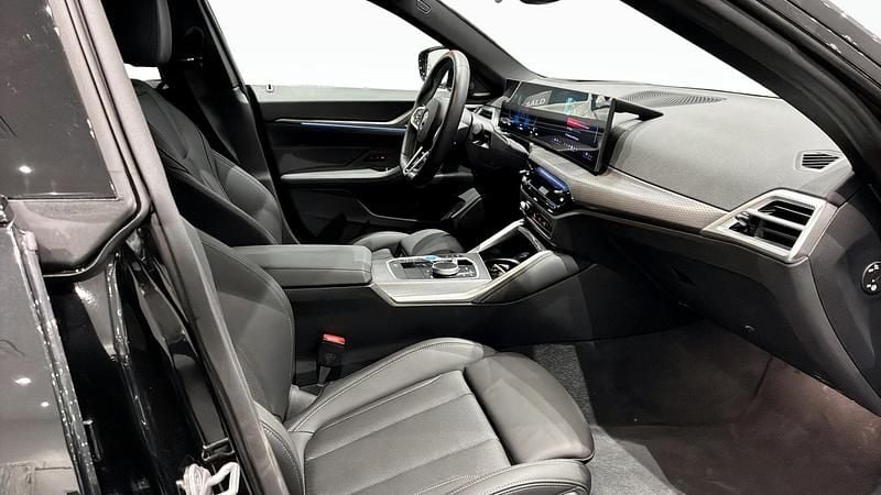 Begagnad BMW i4 Comfort Edition 442 kW (601 HK) 2025 Svart Sedan