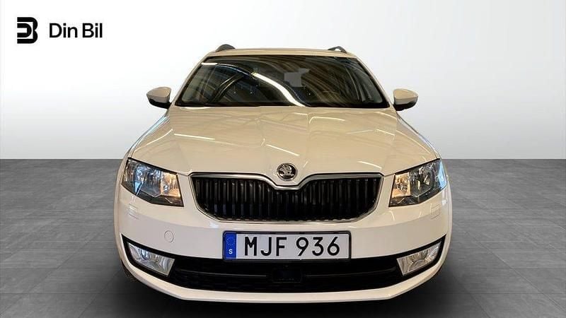 Begagnad Skoda Octavia Ambition 110 HK (80 kW) 2016 Vit Halvkombi