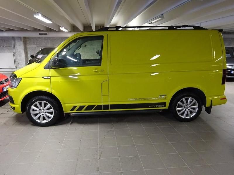 Gul Begagnad 2018 VW T6 Edition Van | 269 900 kr (Marknadspris) - Bild 1/4