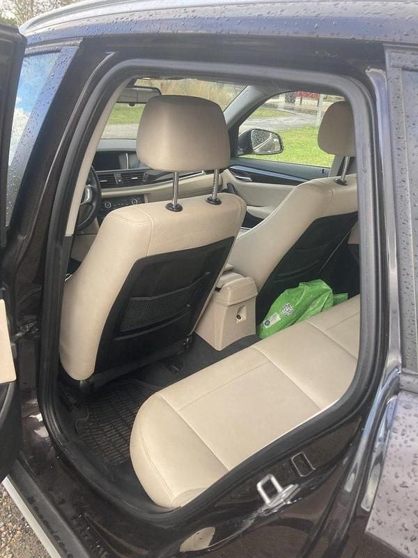 Brun Begagnad 2015 BMW X1 xLine SUV | 120 000 kr (Marknadspris) - Bild 1/4