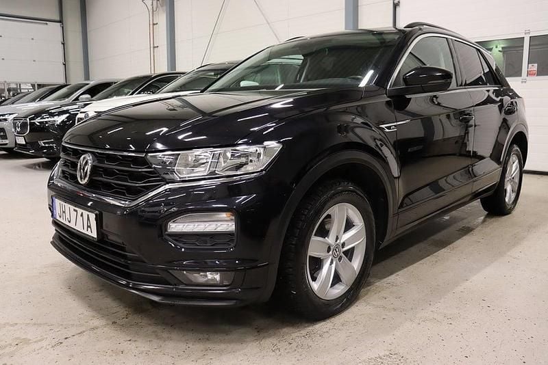 Svart Begagnad 2020 VW T-Roc R-line SUV | 219 800 kr (Marknadspris) - Bild 1/4