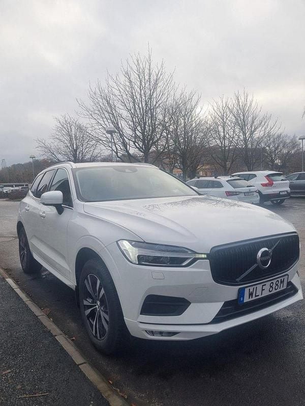 Vit Begagnad 2020 Volvo XC60 Momentum SUV | 295 000 kr (Superpris) - Bild 1/4