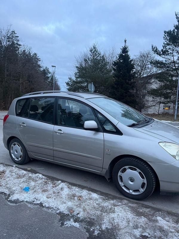 Begagnad 2004 Toyota Corolla Verso Minibuss | 25 000 kr (Bra pris) - Bild 1/4