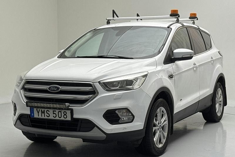 Vit Begagnad 2017 Ford Kuga SUV | 99 000 kr (Superpris) - Bild 1/4