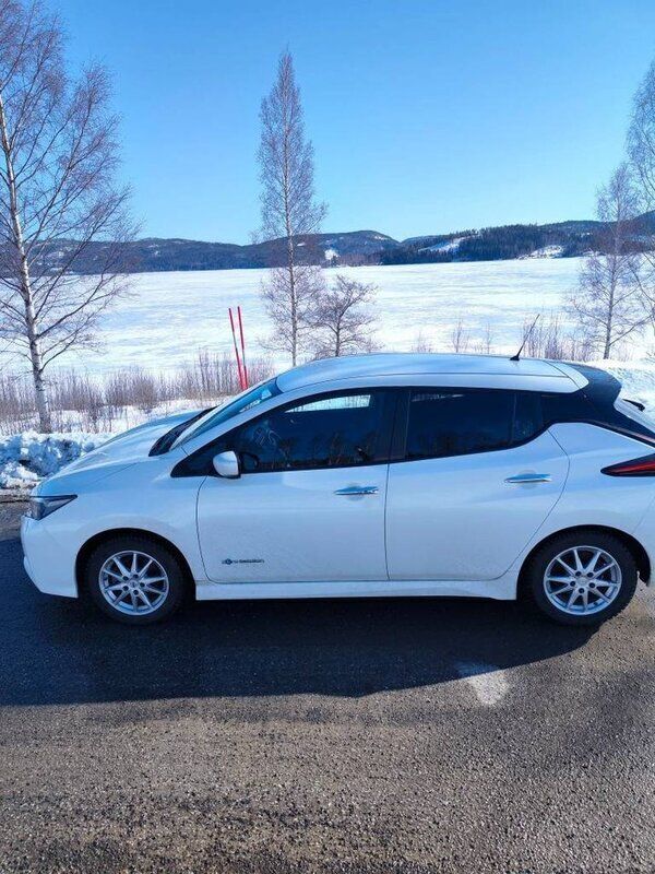 Begagnad Nissan Leaf 110 kW (150 HK) 2017 Vit Halvkombi