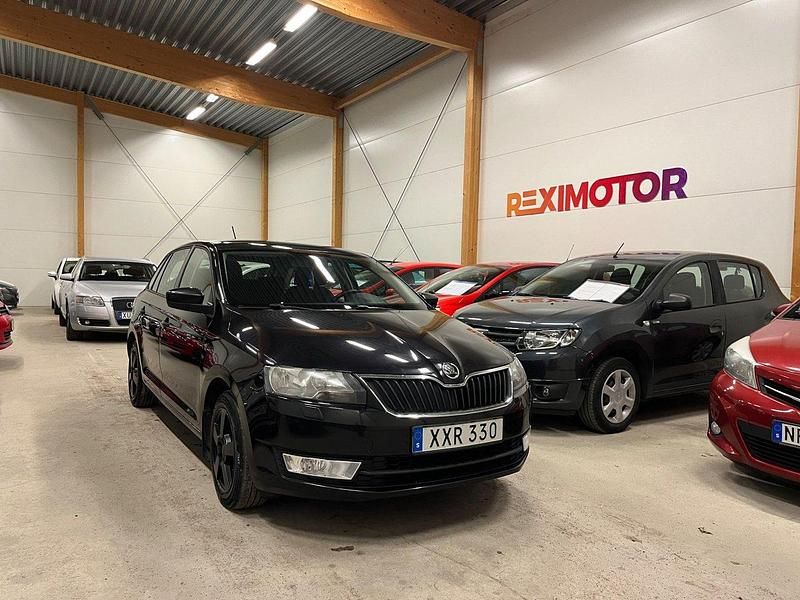 Svart Begagnad 2014 Skoda Rapid Halvkombi | 54 900 kr (Marknadspris) - Bild 1/4