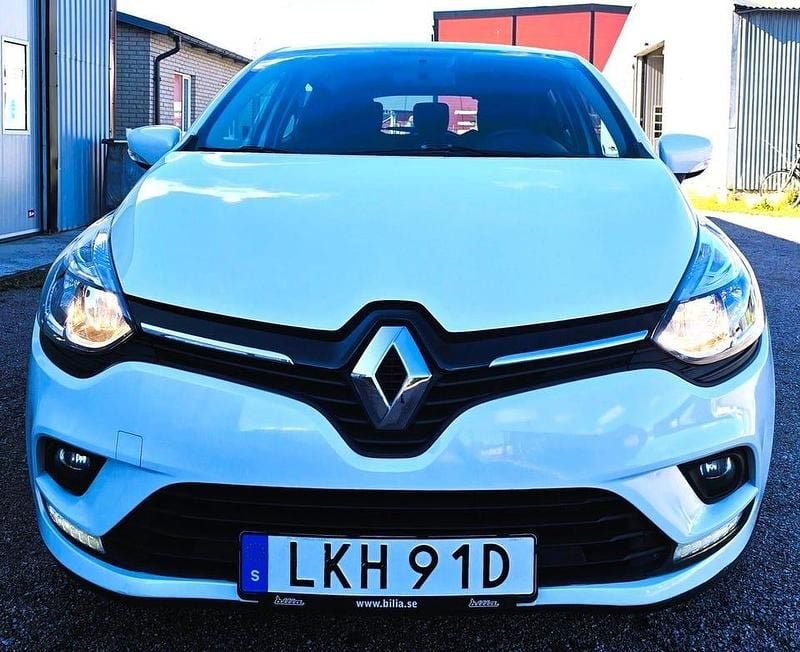 Vit Begagnad 2019 Renault Clio IV Zen Halvkombi | 84 500 kr (Marknadspris) - Bild 1/4