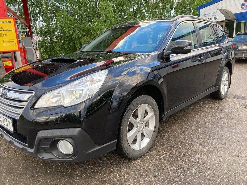 Svart Begagnad 2014 Subaru Outback SUV | 115 900 kr (Marknadspris) - Bild 1/4