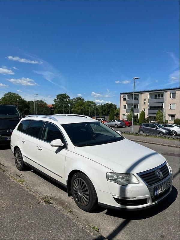 Vit Begagnad 2009 VW Passat Kombi | 30 000 kr (Marknadspris) - Bild 1/4