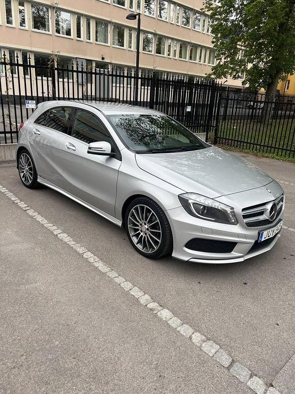 Silver Begagnad 2015 Mercedes A180 AMG line Halvkombi | 120 000 kr (Marknadspris) - Bild 1/3