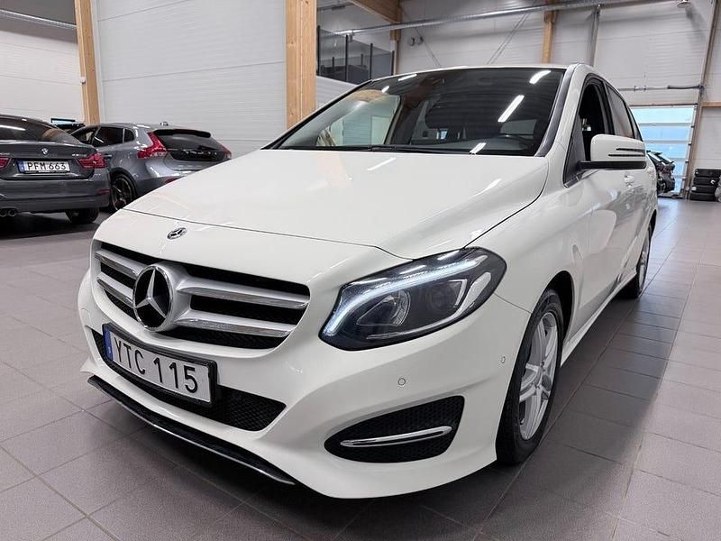 Begagnad Mercedes B200 Urban 156 HK (114 kW) 2019 Vit Minibuss